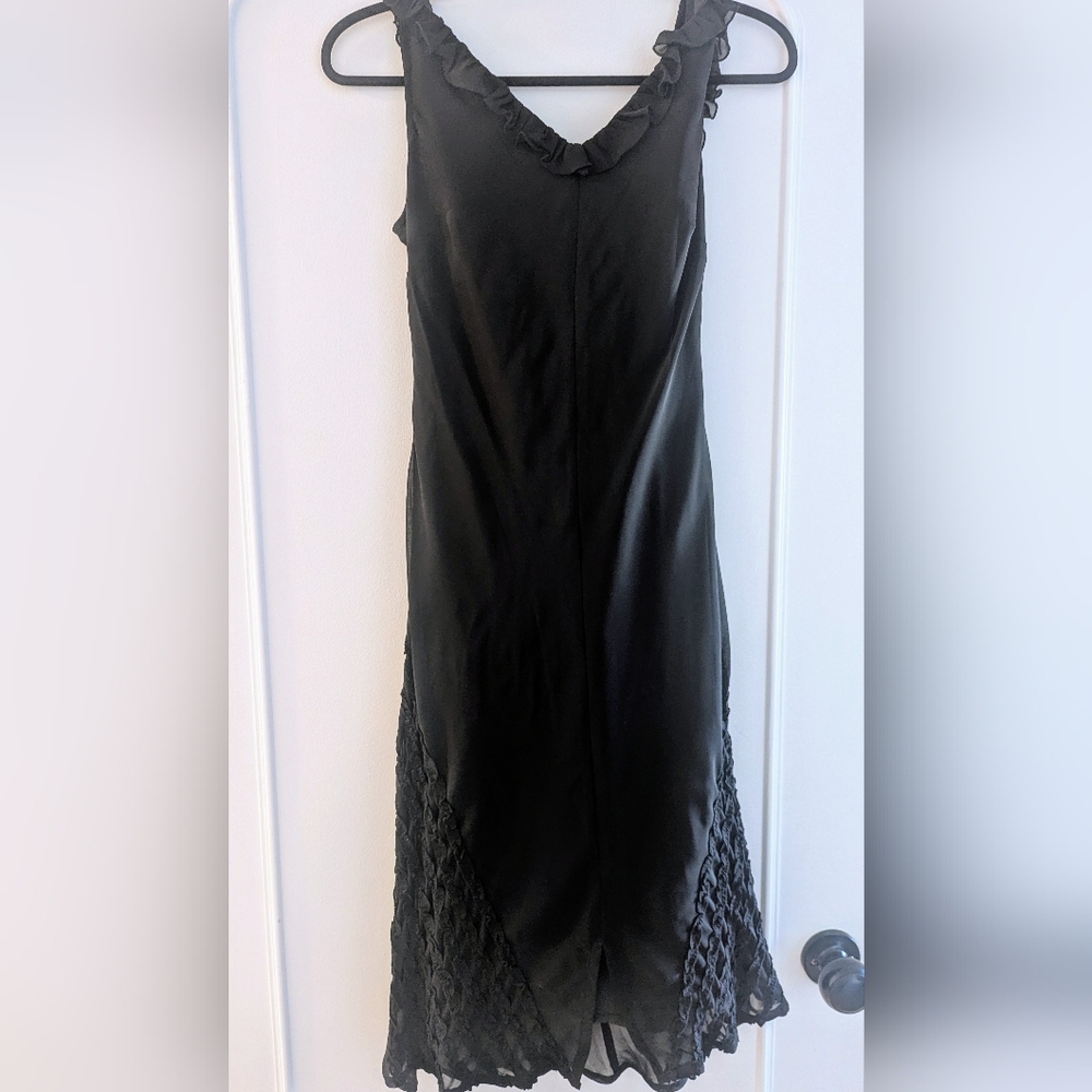 Elegant vintage 1990's Black Sleeveless Dress with Lace Detail